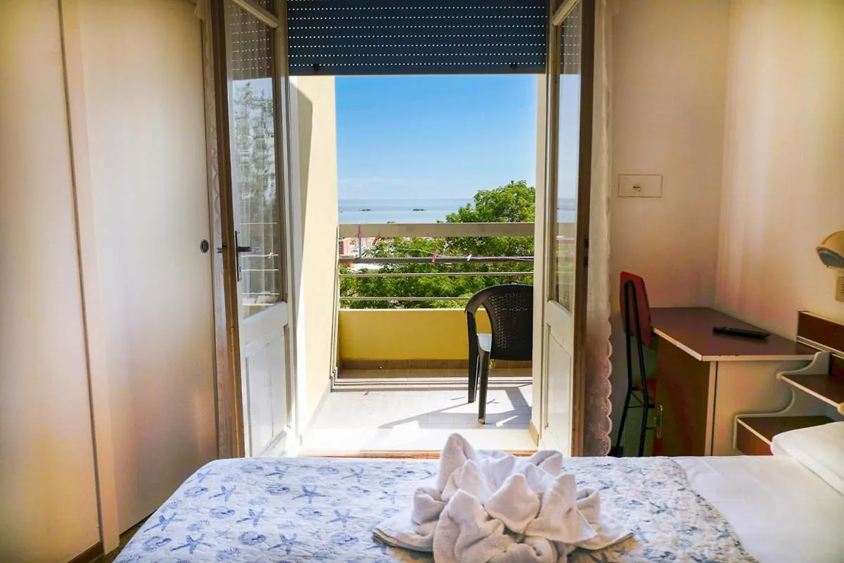 Hotel Flora Cesenatico 3*,