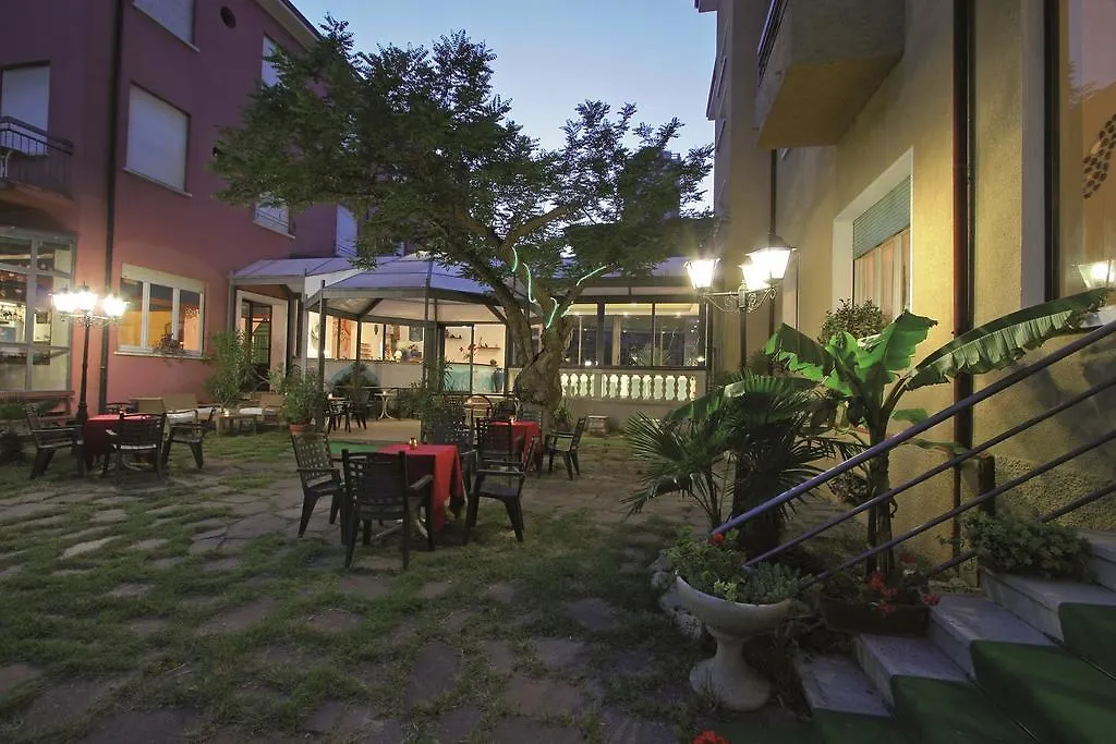 Hotel Flora Cesenatico Italia