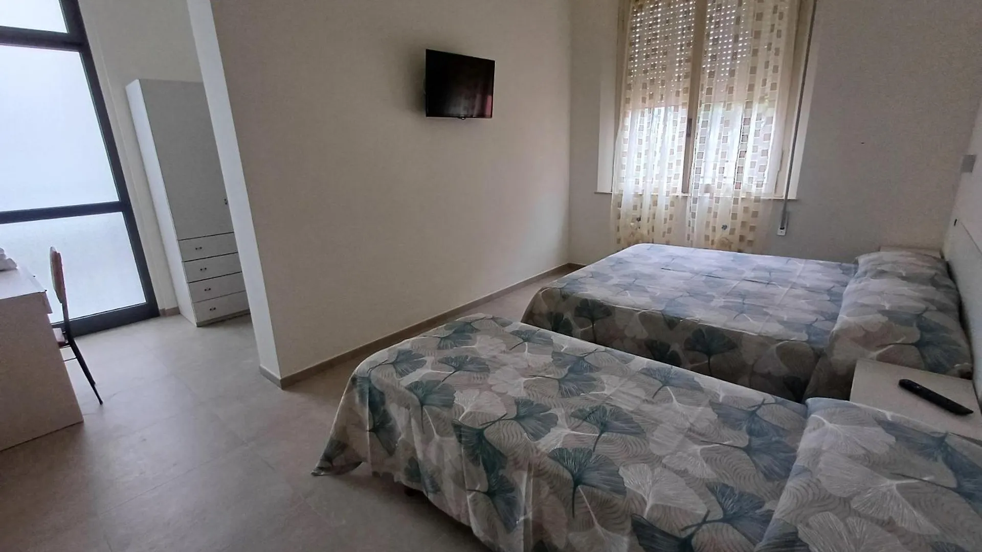 Hotel Flora تْشيزيناتيكو إيطاليا