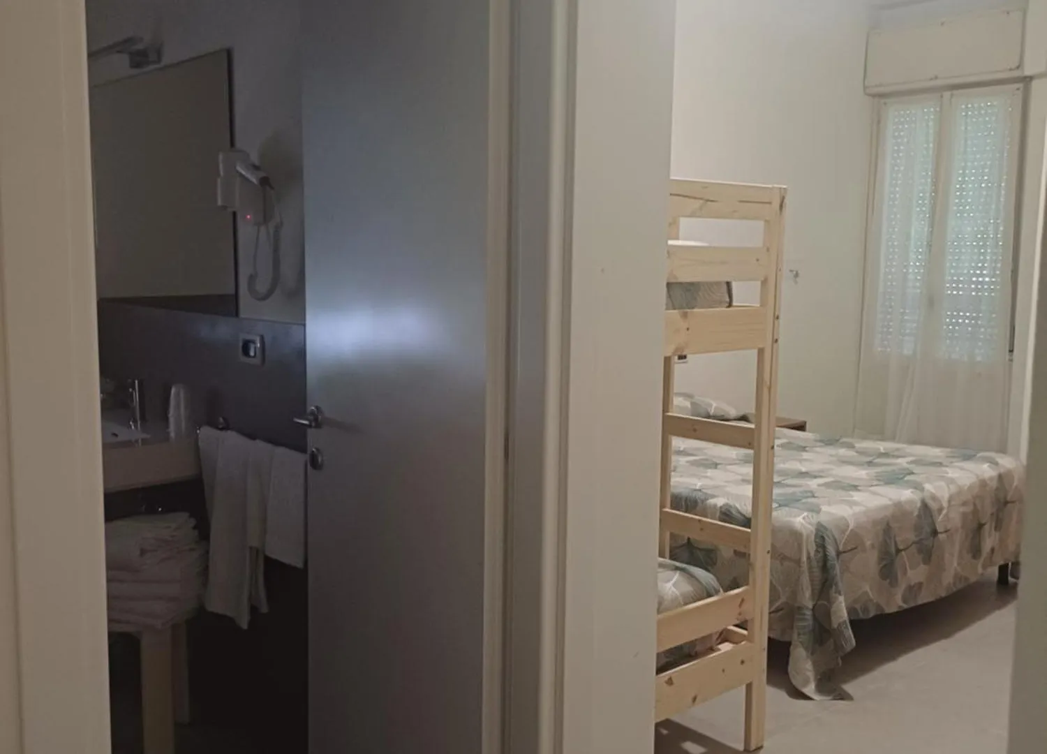 Hotel Flora تْشيزيناتيكو