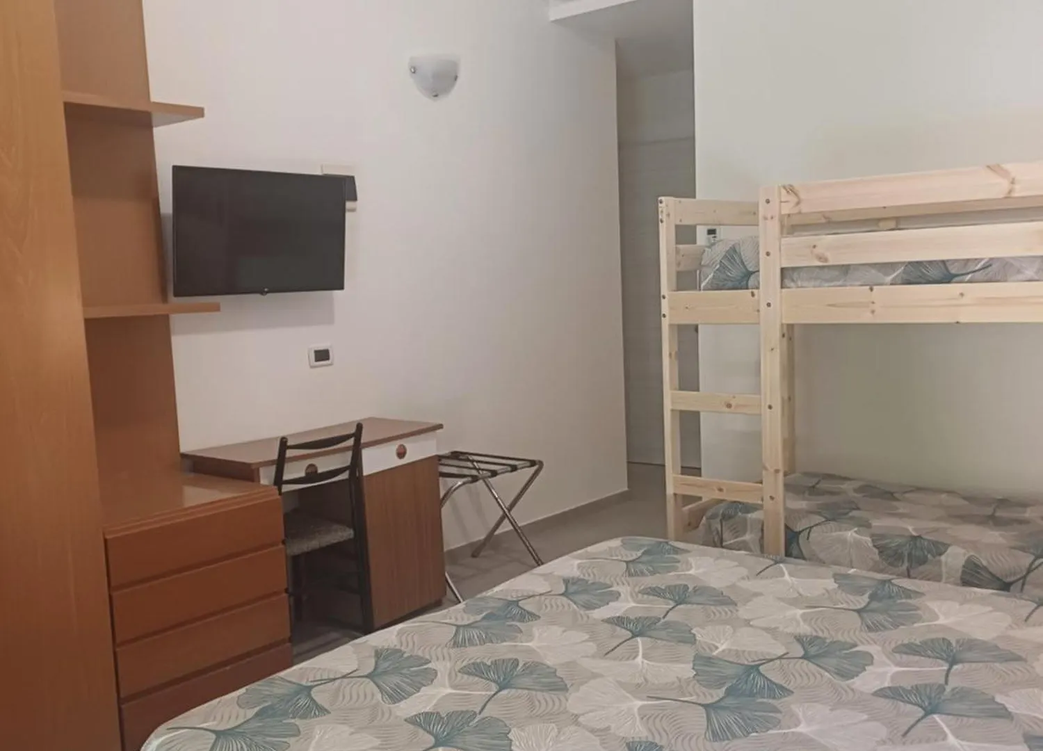 Hotel Flora تْشيزيناتيكو 3*,
