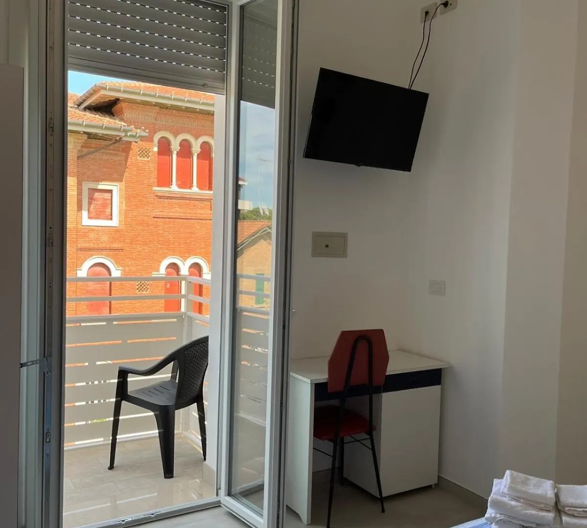 Hotel Flora Cesenatico 3*,  Italien