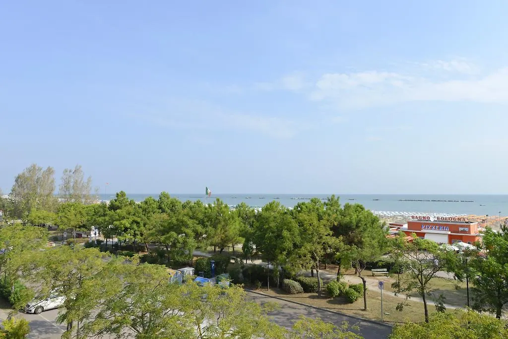 Hotel Flora تْشيزيناتيكو
